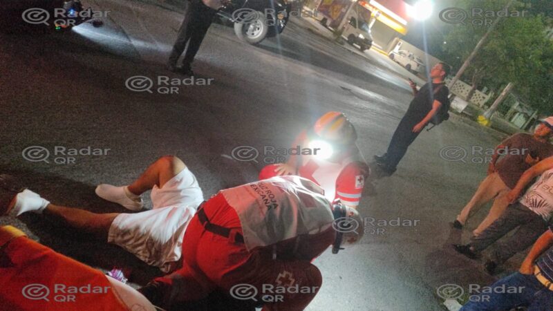 Motociclista es ejecutado en la SM 102 de Cancún; atacantes huyeron en otra moto.
